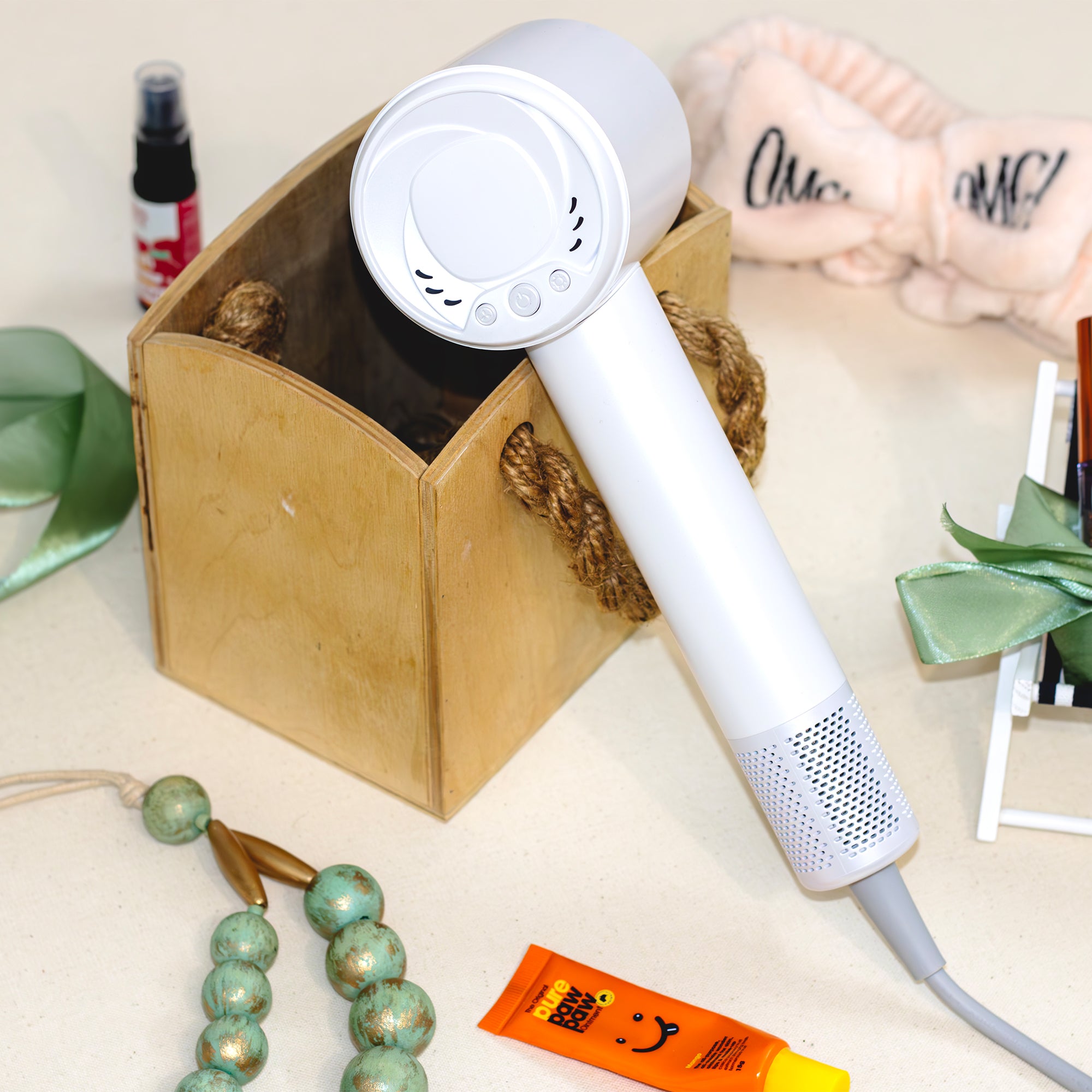 Vividreamore Velo Essential white lightweight hair dryer – ergonomic handle and ionic airflow for frizz-free results