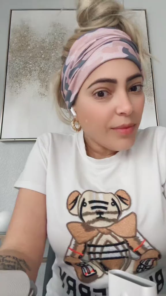 Load video: KOL using Vividreamore Velo Essential hair dryer for fast drying demo 1 of 3