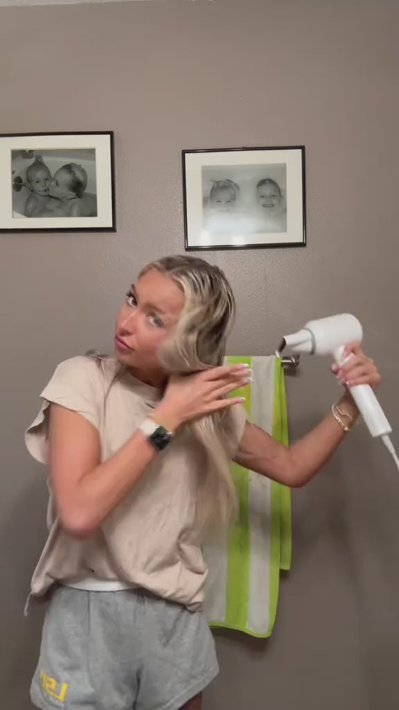 Load video: KOL using Vividreamore Velo Essential hair dryer for fast drying demo 2 of 3